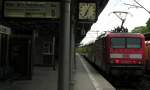 BR 114 Der versp�tete RE1 mit 114024 nach Magdeburg in Berlin Wannsee mit unvollst�ndiger Zugzielanzeige am 21.5.2005.