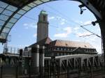 Blick aus der Bahnhofshalle Berlin Spandau auf das Rathaus am ...