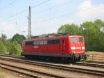 151 075 mit Railion-Logo am 15.05.2005 in Karlsruhe Hbf.  ...