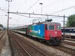 Re 4/4 11228 mit der Werbung Kuoni am 21.5.05 in ...