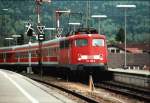 110 388-6 mit RB5407 aus M�nchen am 11.05.2002 in Garmisch-Partenkirchen ...