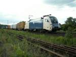 ES64U2-022 der Wiener Lokalbahnen am Abend des 9.06.2005 in Oberhaun ...