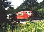 Lok der BR 103 vor einem Interregio bei der Fahrt ...