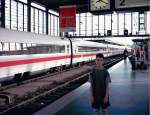 ICE-1, BR 401 am 12.07.2002 im Bahnhof Berlin Zoologischer Garten, ...