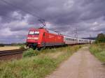 101 017-2 schiebt ihren ...  Felix H�hne 07.02.2010