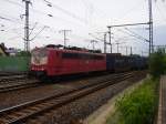 Die noch orientrote 151 134-4 zieht am 15.08. 08 einen Container ...