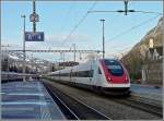 ICN Doppeleinheit f�hrt am Morgen des 22.12.09 in den Bahnhof von Sargans ein. (Jeanny) 