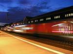 Der Potsdamer Kaiserbahnhof am 20.5.2005 und ein durchfahrender RE 1 ...