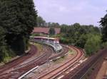 Zug der AKN in der n�he des S-Bahnhofs Hasselbrock  ...