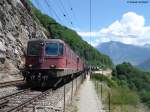 Re 4/4 11251 (mit Klimaanlage) und eine Re 6/6 am ... Re 4/4 11251 (mit Klimaanlage) und eine Re 6/6 am ...