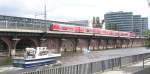 RE auf der Berliner Stadtbahn mit Halt vor dem Ostbahnhof ...