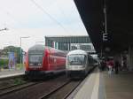 2xSteuerwagen, links RE von Frankfurt am Main der in Heidelberg ...