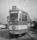 Hamburg Wagen 3650 ist im Fr�hling 1973 auf der Linie 9 im Einsatz. Hier ist er in der Wendeschleife am Flughafen anzutreffen. 
