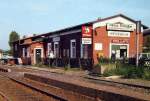 TSB Taunusbahn Bahnhof Wehrheim - noch ohne Grafiti, daf�r aber mit Briefkasten, 1. H�lfte der 1980iger Jahre.
