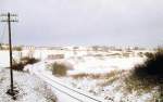 TSB Taunusbahn Der 'Hecken-Express' unterwegs im winterlichen Usinger Land, hier am Einfahrtssignal vor Usingen, 1. H�lfte der 1980iger Jahre.
