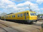 Dreiteiler Messzugtriebwagen der Baureihe 720-001 am 10.8.2005 in Karlsruhe Hbf. ...
