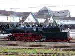 23 042 des Eisenbahnmuseum DA-Kranichsstein am 13.8.05 im Darmst�dter Hbf. ...