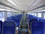 Hier mal der Blick durch einen unteren Fahrgastraum eines Doppelstockwagens, ...