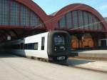 X31 - 32 X31 Contessa 4305 am 05.09.2002 im Bahnhof Malm� C.
