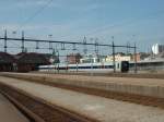 X31 - 32 X31 Contessa am 05.09.2002 im Bahnhof Malm� C. Der X31 ist dreiteilig mit 2 Endwagen mit unterschiedlicher Nummer, einer davon hat ein 1.-Klasse-Abteil. Der Mittelwagen ist zwischen den T�ren unterflurig mit Fahrradabteil und L�ngstsitzen, keine erkennbare Nummer.