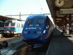 Linx X2000 Linx X2K 2038 am 09.09.2002 in G�teborg C, abfahrbereit nach Malm� - Kopenhagen, links ein Nahverkehrs-Triebwagen der SJ. Der X2K 2038 ist ein Zweisystemzug, 15 KV 16 2/3 Hz f�r Schweden und Norwegen, 25 KV 50 Hz f�r D�nemark.