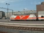 Sr2 Sr2-Lok mit IC Oulu - Helsinki am 06.09.2002 in Tampere. Die Sr2 ist baugleich mit der schweizer BR 460 (Lok 2000), nur f�r Breitspur, Finnland hat die russische Spurweite, es gibt mindestens 34 St�ck in Finnland, das war die h�chste Nummer die ich gesehen habe.
