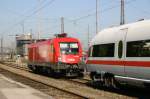 Taurus trifft ICE-TD im M�nchner Hauptbahnhof, 5.9.2005 (Matthias)  ...