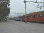 tagkompaniet Personenzug nach Kiruna - Narvik abfahrbereit am 07.09.2002 in Lulea. Die Personenwagen sind im gleichen Farbdesigne wie sie von der SJ �bernommen wurden, nur der Namenszug 'tagkompaniet' wurde zus�tzlich angebracht.