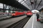 br-110-bugelfalte 146 011-4 & 110 376-1 in K�ln Hbf am 4-11-2005