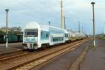doppelstock-steuerwagen-1-gattung DR 143 089-1 (als Wendezuglok der S 1, S-Bahn Dresden), Radebeul-Ost, 06.08.1993