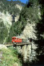 strecke-arosabahn-ch-a RhB EXTRA-GmP f�r GRAUB�NDEN TOURS 3658 von Arosa nach Chur am 31.08.1997 auf Castieler Tobel-Viadukt mit Bernina-Triebwagen ABe 4/4I 32 - B 2247 - D� 4052I - Xk 9398 - Kkl 7052 - E 6623.
