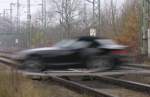 Bahnubergange 17.11.2005 am B� km 32,2 Berlin - Magdeburg. Ein flotter Fahrer