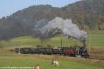 Sonstige Dampflok Ed 3/3 Nr. 1 'Muni' (Baujahr 1922)im Einsatz auf der Strecke Bauma - Hinwil des Dampfbahnverein Z�rcher Oberland (DVZO).
Bei Neuthal, 16. Oktober 2005.