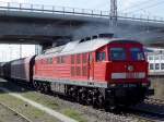 BR 232 Lokportraits 232 379-8 beschleunigt nach einem Halt. Der Sound einer Ludmilla ist einfach einmalig. ( Stralsund am 20.04.2005 )