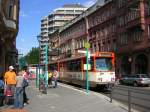 frankfurt-main Am 09.07.2005 war der 11. Zug der Linie 12 nach Schwanheim mit dem Pt-Triebwagen 688 gerade an der Haltestelle R�mer/Paulskirche angekommen. Bis zur Fussball-Weltmeisterschaft 2006 wird dieser Wagentyp wahrscheinlich aus dem Oberfl�chenverkehr verschwunden sein. Die �ltesten Fahrzeuge der ersten Bauserie, zu der auch der abgebildete Triebwagen geh�rt, wurden in den Jahren 1972 und 1973 ausgeliefert, die zweite Bauserie 1977 / 78, die Fahrzeuge sind also bereits minimum 27 bis maximal 33 Jahre im Einsatz.

