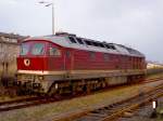 BR 242 242 001-6 abgestellt vor dem Seehafen Stralsund. (am  11.01.2005)