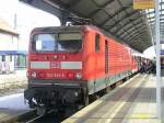 143959 mit einem RE in Halle(S)Hbf  ...