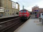 218 413-3 schiebt eine ...  der Mecklenburger 27.03.2006