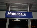 Bahnhofsschild  Montabaur  auf Gleis ...  Christian Henn 12/2002