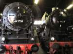 52 492+44 1338 nebeneinander im Hilbersdorfer Lokschuppen  ...