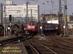 Eine Maschine der BR 218 f�hrt mit ihrer RegionalBahn aus ...