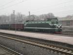SS SS1632 zieht einen G�terzug zwischen Shanghai und Xi'an. Bei der Bezeichnung bin ich mir nicht ganz sicher. Die Schriftzeichen stehen f�r Shaoshan, die Heimatstadt von Mao Tse Tung. April 2006