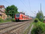 br-425 Eine Doppeleinheit 425er rauscht am 6.5.06 mit einem RE Stuttgart - Karlsruhe durch Enzberg.