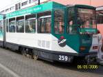 potsdam KT4Dm-Beiwagen 259.
Am 23.03.06 wurde dieser von einer Combino besch�digt und musste erneuert werden. Deshalb an der Seite auch keine Werbung f�r die 'Buga-Linie 90/95', sondern nur Dachwerbung.