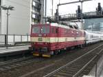 BR 371 371 004-3 mit ihrem Berlin-Warschau-Express f�hrt am 24.04.2006 in Berlin-Zoologischer Garten ein.