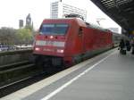 BR 101 Lokportraits 101 054-5 mit IC 2457 Richtung Stralsund am 23.04.2006 im Bahnhof Zoologischer Garten.