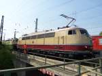 BR 103 Edler Renner unterwegs auf Rangiergleisen. Mit einem ICE wird man das in 40 Jahren wohl nicht veranstalten k�nnen.