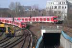 Die S21 Richtung Elbgaustra�e und die S31 Richtung Harburg-Rathaus begegnen ...