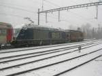 re-465-bls Re 4/4 und Re 465 mit einer Rola bei Blausee / Mitholz. ( Februar 2006)