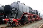 BR 01 01 111 - in bestem Zustand mit gro�en 'Ohren' vor 4 Silberlingen. Auch sie habe ich noch zu DB-Zeiten life erlebt.
